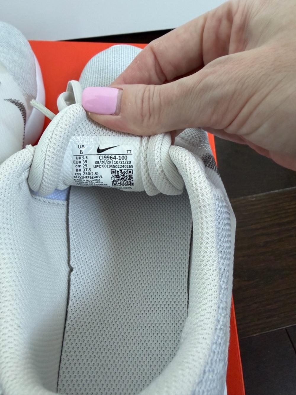 Nike Women’s White and Gray Flex Experience Run 10 Sneakers - Picture 6 of 6
